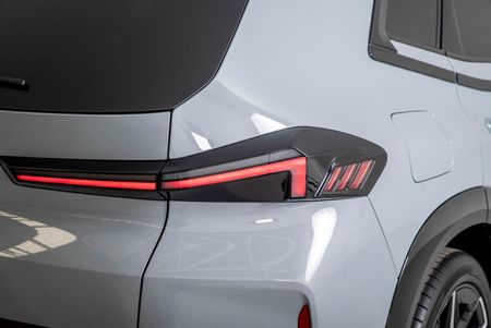 2025-BMW-XM-44-Label-pHev_5