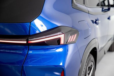 2025-BMW-XM-44-Label-pHev_5