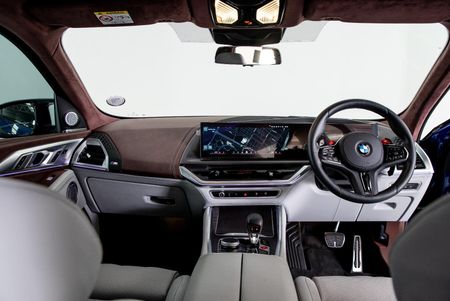 2025-BMW-XM-44-Label-pHev_6