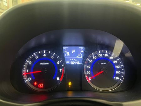 2014-Hyundai-Accent-16-GLS-Fluid-Auto_10