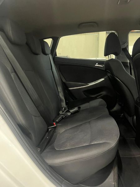 2014-Hyundai-Accent-16-GLS-Fluid-Auto_11