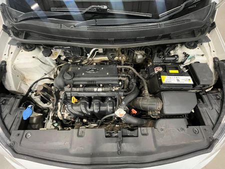 2014-Hyundai-Accent-16-GLS-Fluid-Auto_12