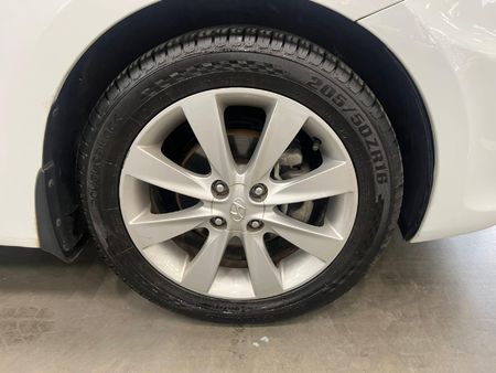 2014-Hyundai-Accent-16-GLS-Fluid-Auto_8