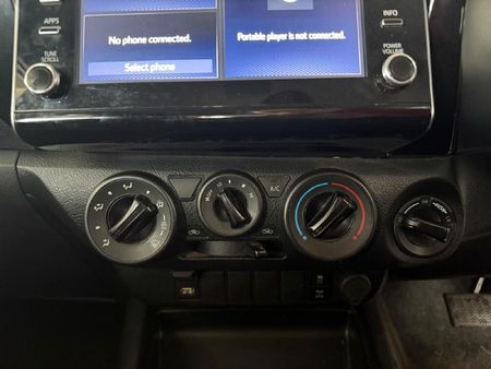 2024-Toyota-Hilux-24-GD-6-Raider-4x4-Auto-Double-Cab_14