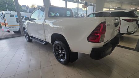 2026-Toyota-Hilux-24-GD-6-Raised-Body-Raider-Extended-Cab_1