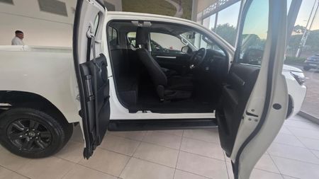 2026-Toyota-Hilux-24-GD-6-Raised-Body-Raider-Extended-Cab_8