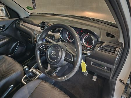2024-Suzuki-Swift-12-GL_10