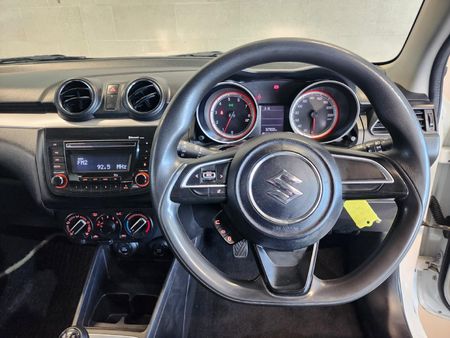 2024-Suzuki-Swift-12-GL_11