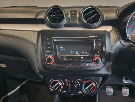 2024-Suzuki-Swift-12-GL_14