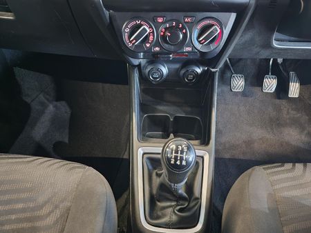 2024-Suzuki-Swift-12-GL_15
