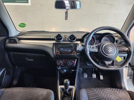 2024-Suzuki-Swift-12-GL_17