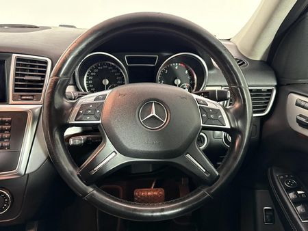 2015-Mercedes-Benz-ML-350-Bluetec_11