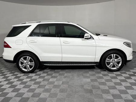 2015-Mercedes-Benz-ML-350-Bluetec_16