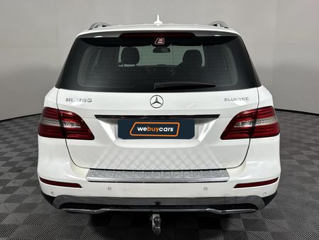 2015-Mercedes-Benz-ML-350-Bluetec_17