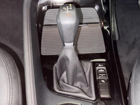 2016-BMW-X1-sDrive18i_10
