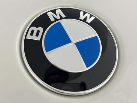 2016-BMW-X1-sDrive18i_11