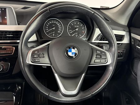 2016-BMW-X1-sDrive18i_12
