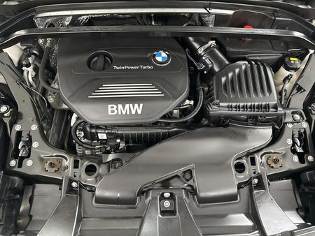 2016-BMW-X1-sDrive18i_13