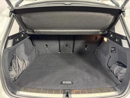 2016-BMW-X1-sDrive18i_14