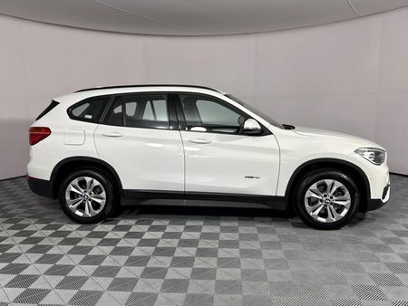 2016-BMW-X1-sDrive18i_17