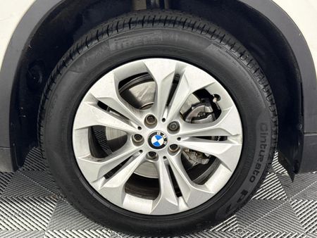 2016-BMW-X1-sDrive18i_5