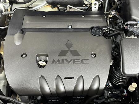 2019-Mitsubishi-Eclipse-Cross-20-GLS-Auto-AWD_12