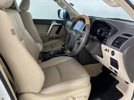 2024-Toyota-Land-Cruiser-Prado-28-GD-VX-L-Auto_9