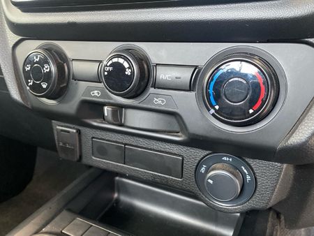 2025-Isuzu-D-Max-19-DDI-HR-L-4x4-Single-Cab_12