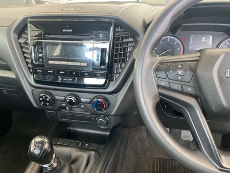 2025-Isuzu-D-Max-19-DDI-HR-L-4x4-Single-Cab_14
