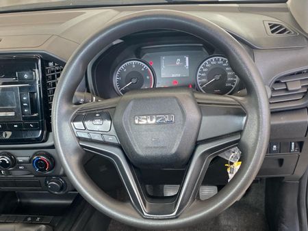 2025-Isuzu-D-Max-19-DDI-HR-L-4x4-Single-Cab_15