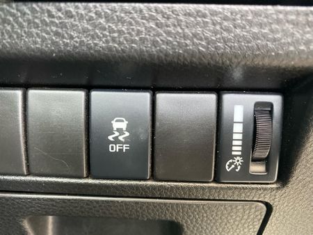 2025-Isuzu-D-Max-19-DDI-HR-L-4x4-Single-Cab_18