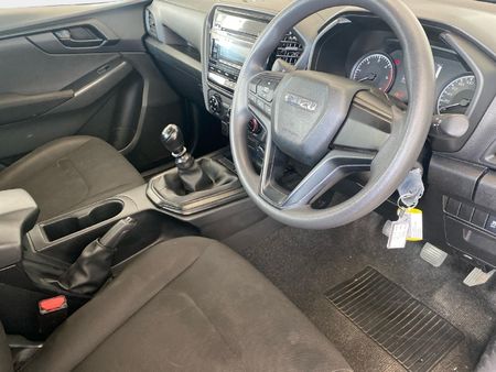 2025-Isuzu-D-Max-19-DDI-HR-L-4x4-Single-Cab_6