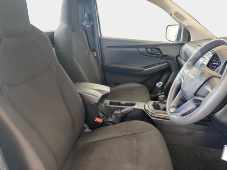 2025-Isuzu-D-Max-19-DDI-HR-L-4x4-Single-Cab_7