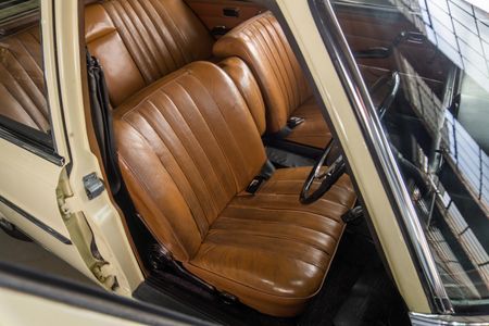1970-Mercedes-Benz-W108-280s_11