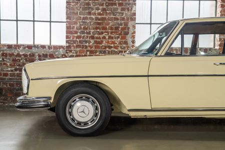 1970-Mercedes-Benz-W108-280s_14