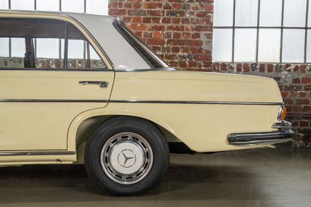 1970-Mercedes-Benz-W108-280s_15