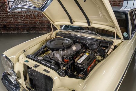 1970-Mercedes-Benz-W108-280s_17