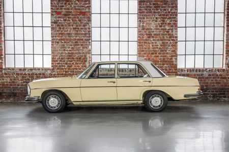 1970-Mercedes-Benz-W108-280s_1