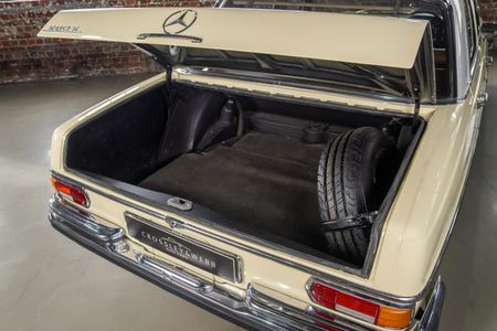 1970-Mercedes-Benz-W108-280s_20