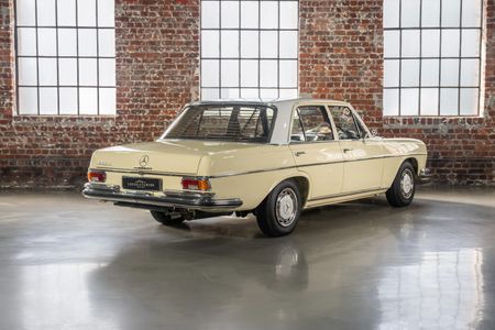 1970-Mercedes-Benz-W108-280s_2