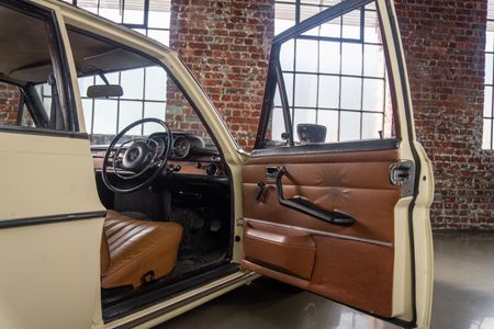 1970-Mercedes-Benz-W108-280s_3