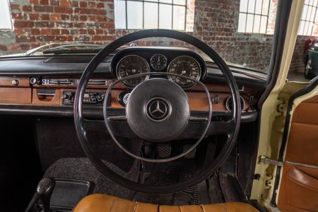 1970-Mercedes-Benz-W108-280s_5