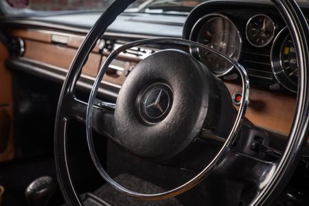 1970-Mercedes-Benz-W108-280s_8