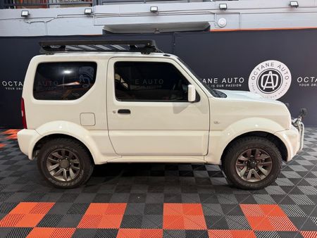 2017-Suzuki-Jimny-13_1