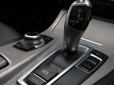 2014-BMW-5-Series-520-i-M-SPORT_13