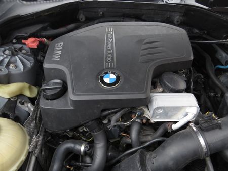 2014-BMW-5-Series-520-i-M-SPORT_17