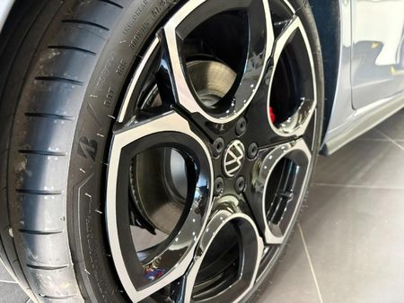 2026-Volkswagen-Golf-8-GTI-20-TSI-DSG_19