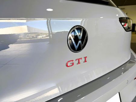 2026-Volkswagen-Golf-8-GTI-20-TSI-DSG_21