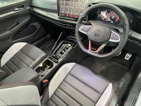 2026-Volkswagen-Golf-8-GTI-20-TSI-DSG_2