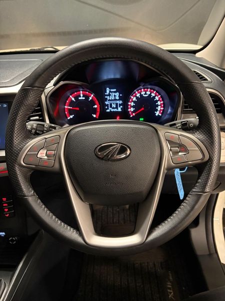 2022-Mahindra-XUV-300-15D-W6_11